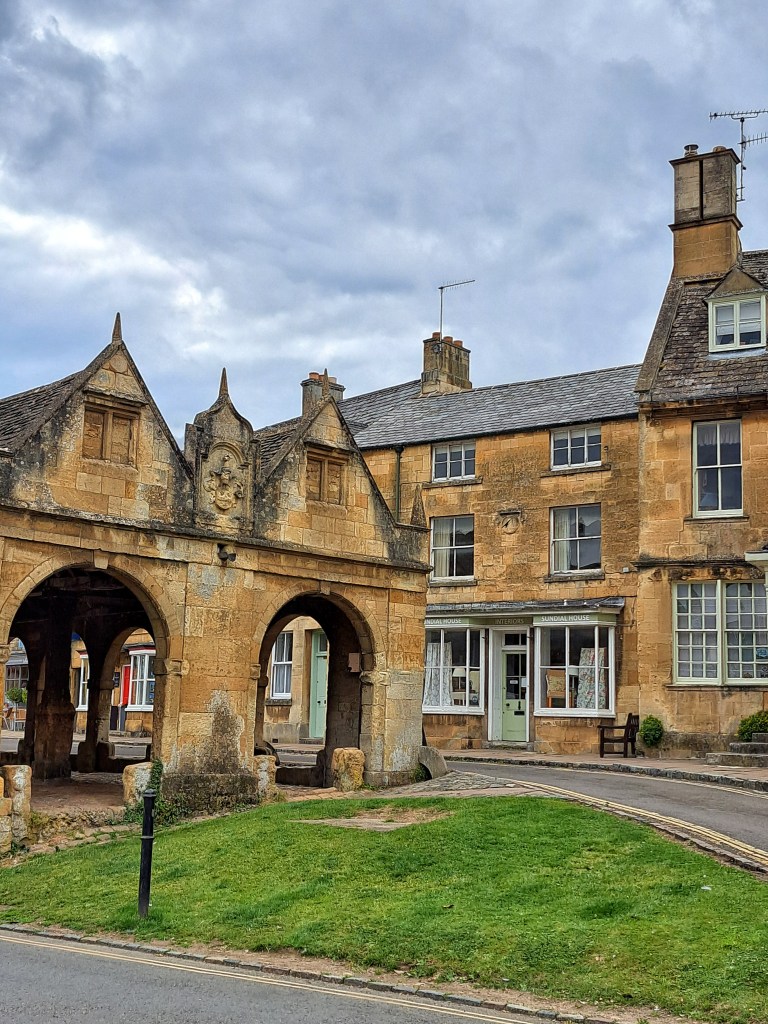 I am a travel blogger, discover the Cotswold area, curiosity about these places, england travel