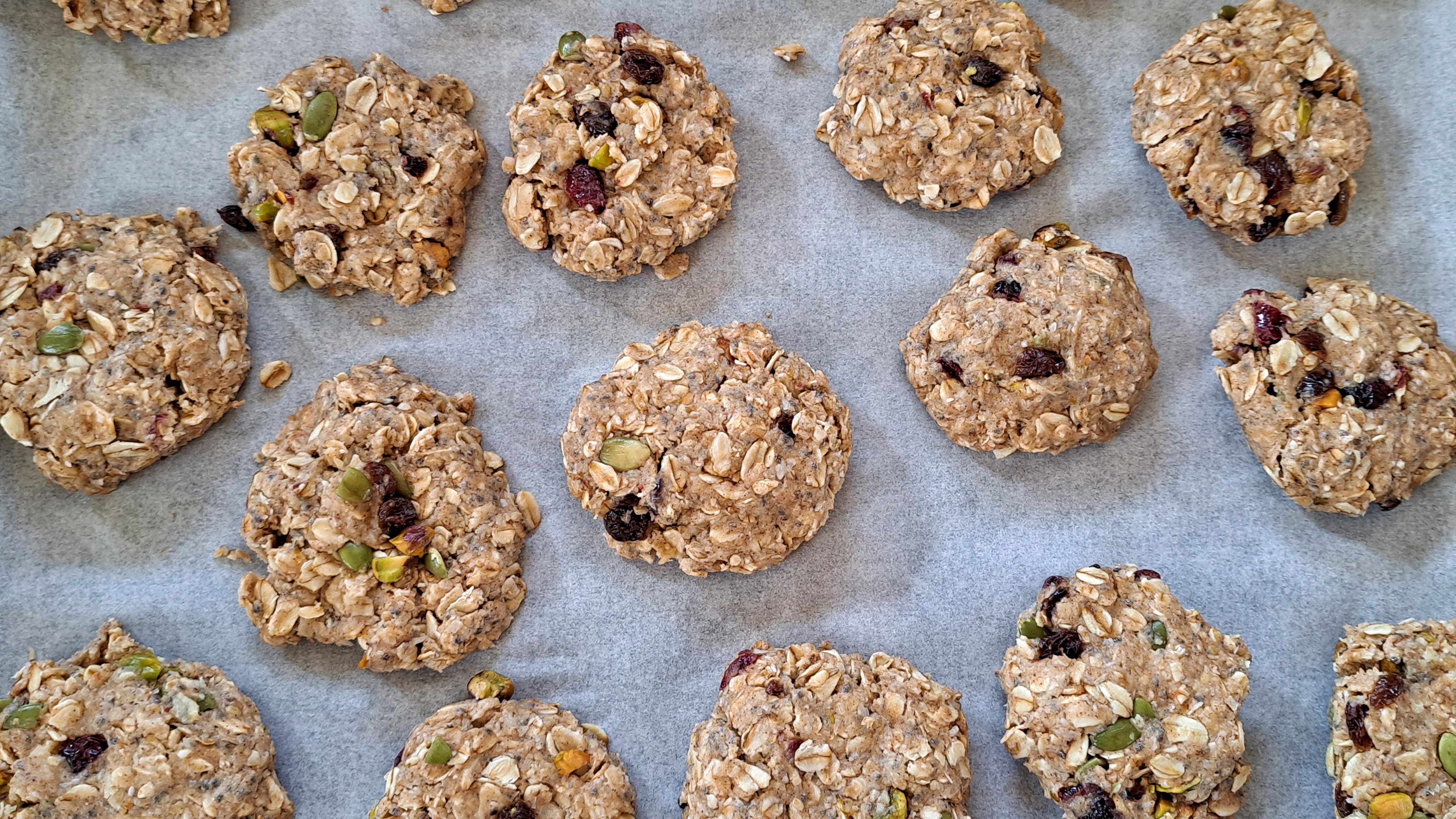 Wellness Blogger. Healthy, delicious oatmeal biscuits, here before they are baked! Really good recipe if you want to stay fit but still enjoy a good cookie!