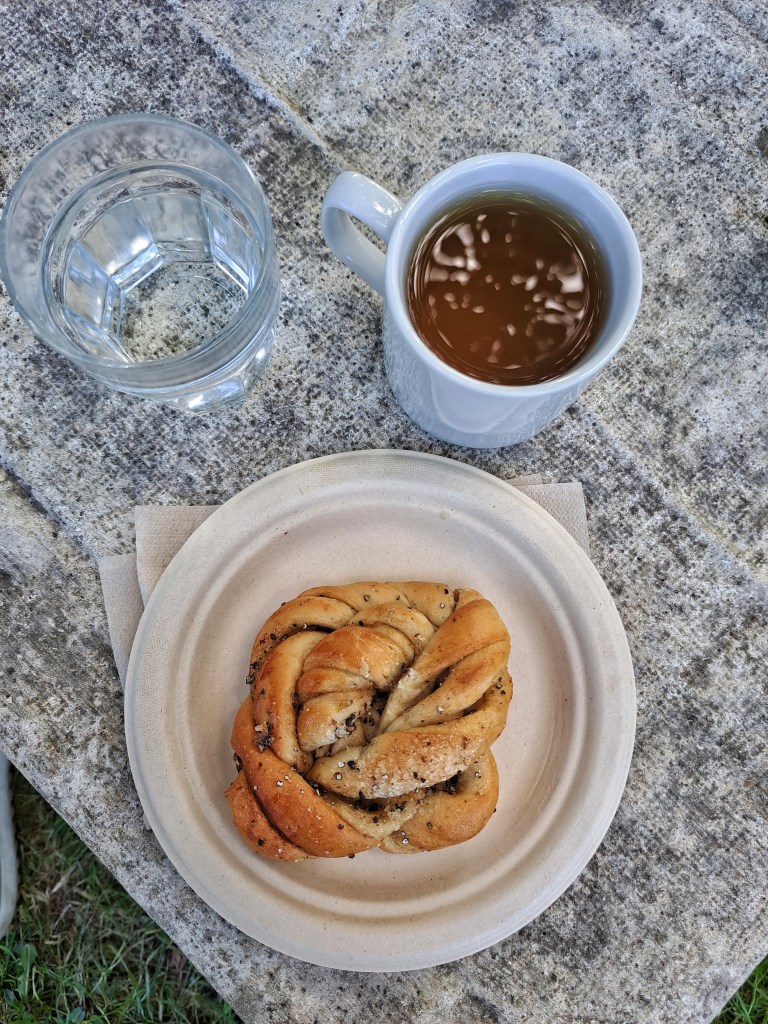Rosendal café's delicious cardamom bun with tea!