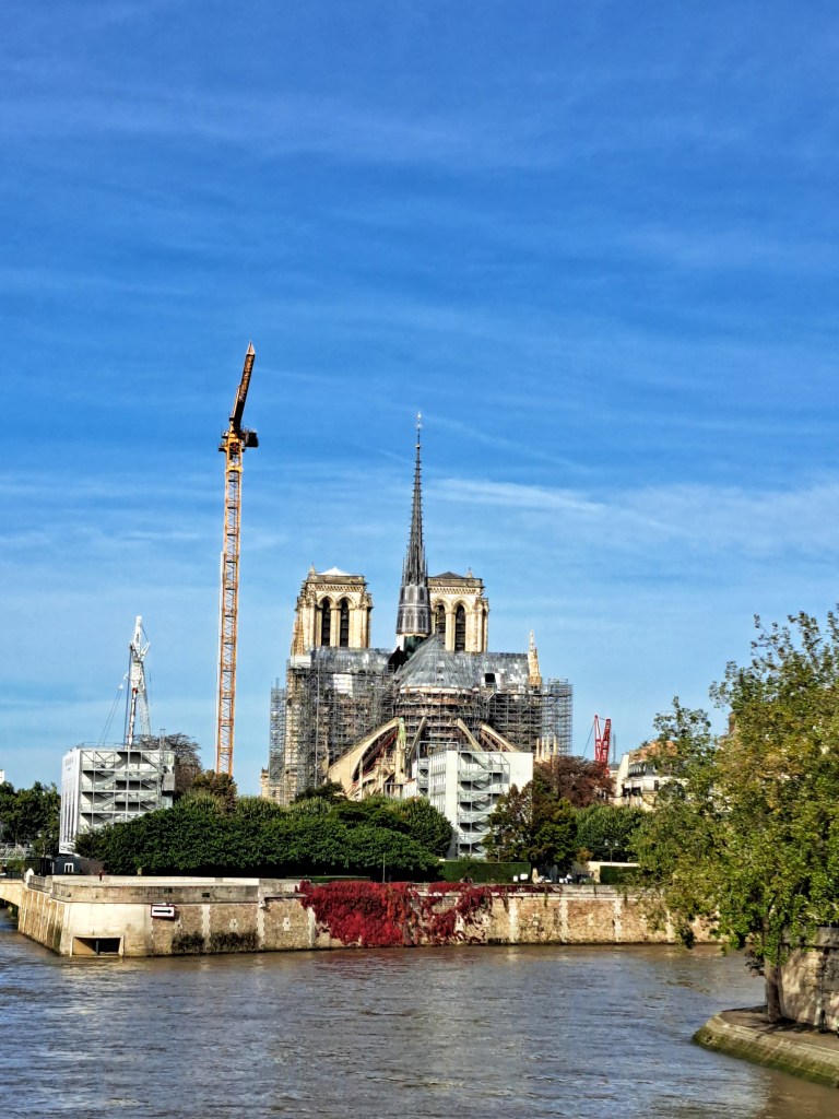 Le Notre-Dame still under reconstruction but it's also progressing! Photo of Sofia Lena Perissinotto.