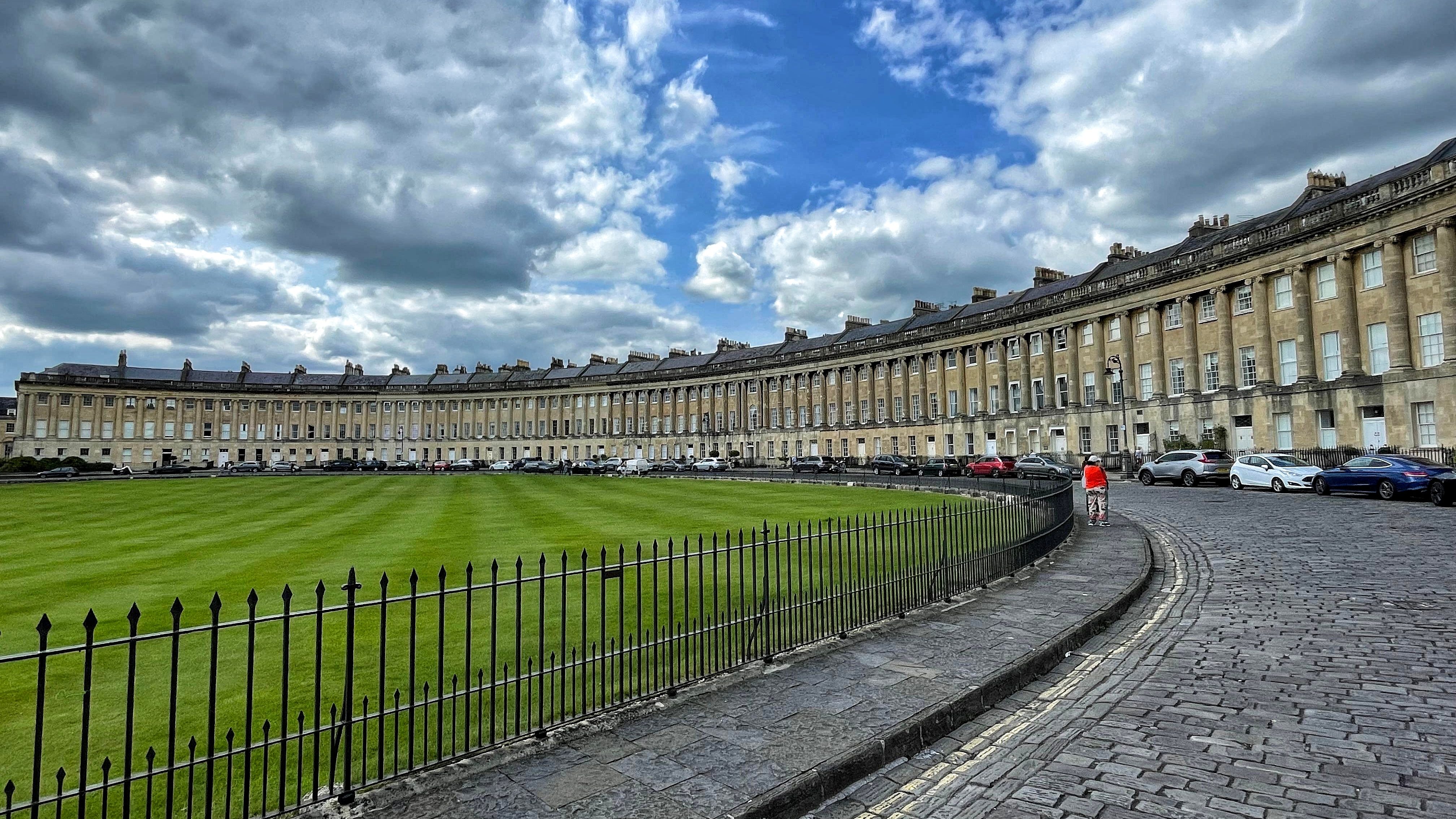 Sofia Lena Perissinotto, blogger. Bath, Somerset England. This is the fantastic Royal crescent!