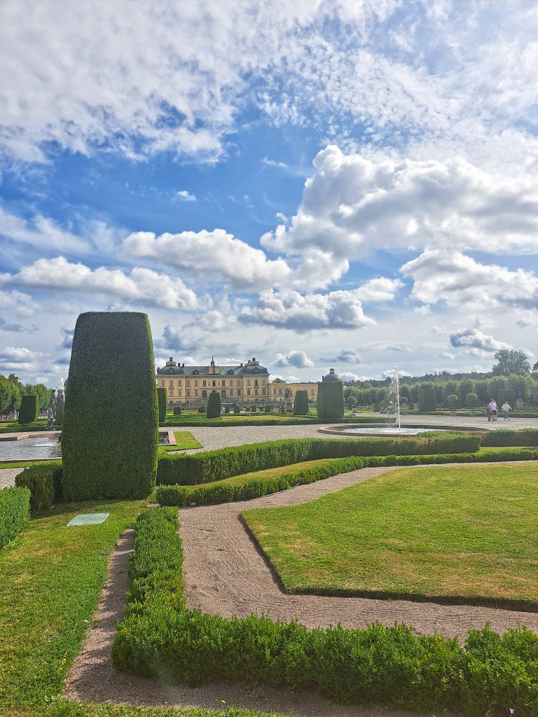 Sofia Lena Perissinotto, blogger.
The magnificent Baroque garden at Drottningholm Palace (near Stockholm)!