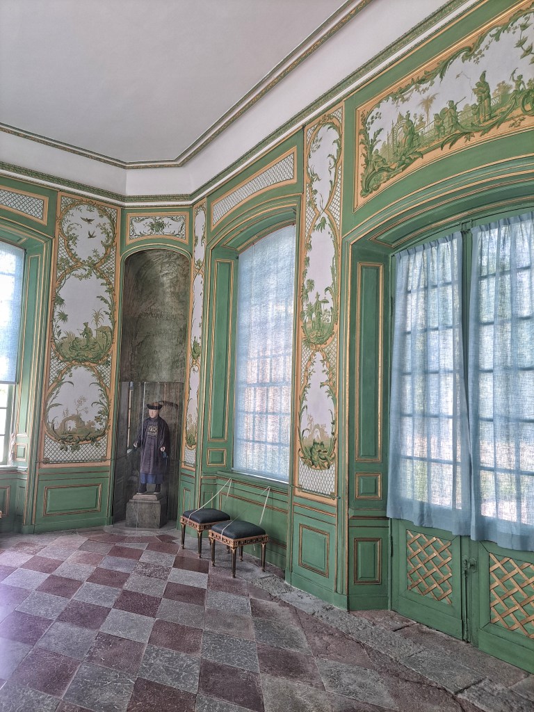 Sofia Lena Perissinotto, blogger.
Featuring the green Room at the Chinese Pavilion close to Drottningholm Palace, (Stockholm)