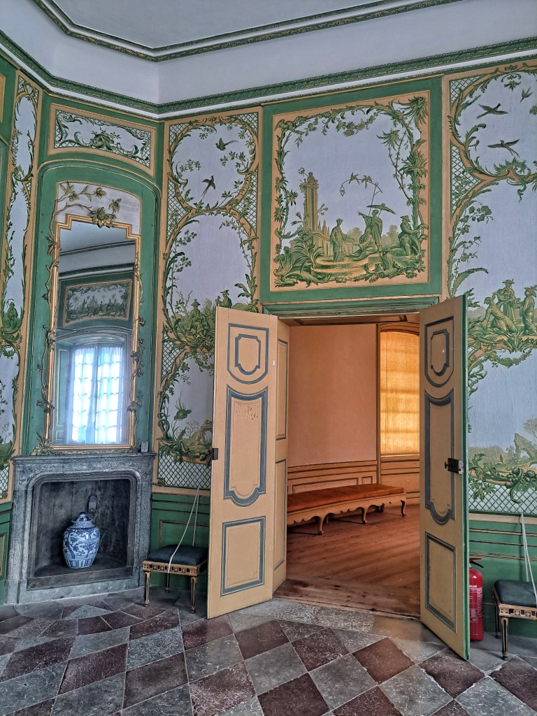Sofia Lena Perissinotto, blogger.
Featuring the green Room at the Chinese Pavilion close to Drottningholm Palace, (Stockholm)