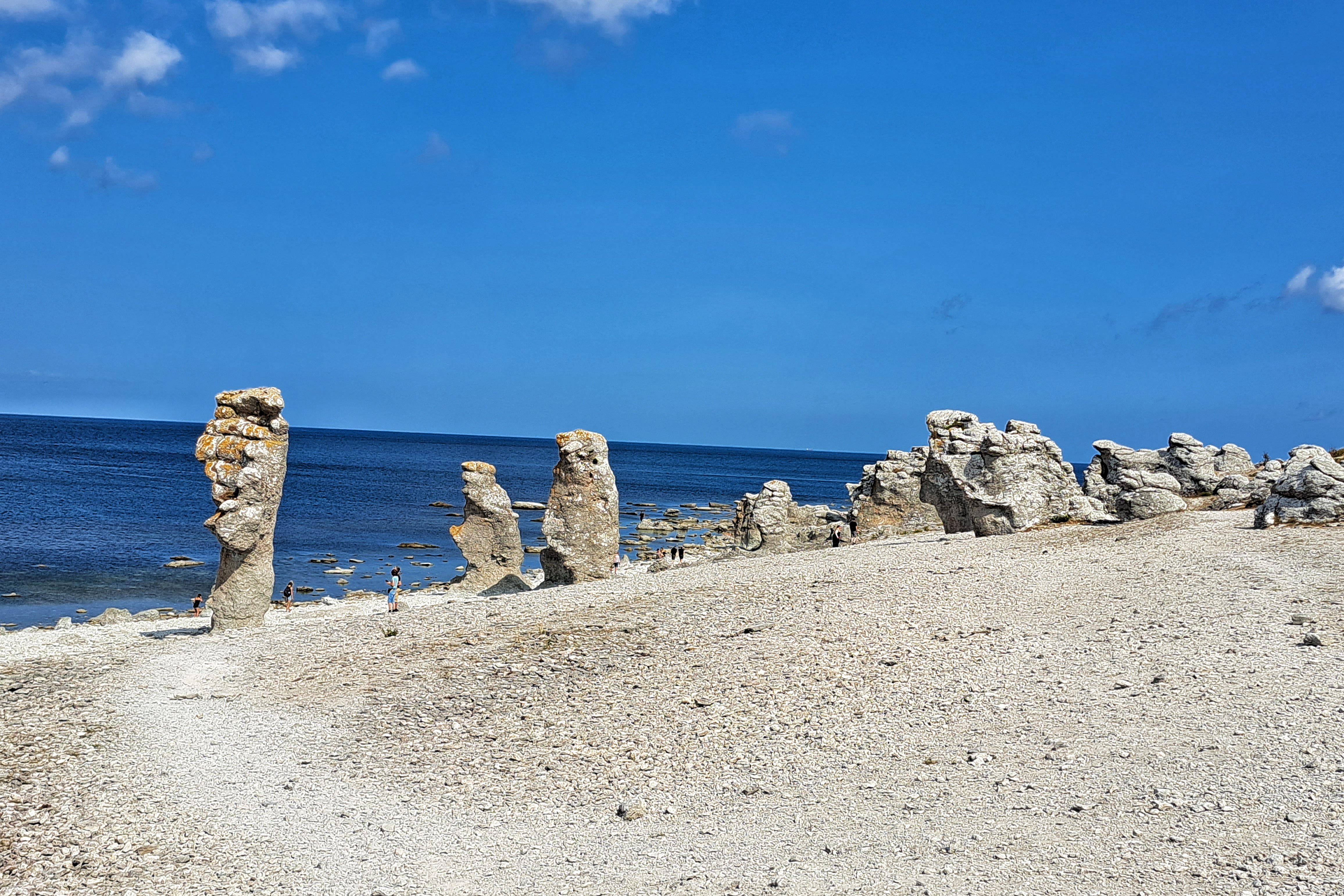 Sofia Lena Perissinotto, blogger. Here I write about rauks, at the island of Fårö (Gotland, Sweden) They are natural formations, slender columns, made of limestone rocks!