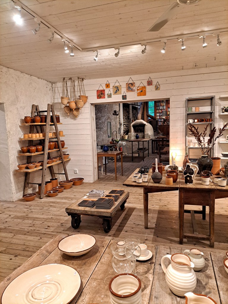 Sofia Lena Perissinotto, blogger. Here I write about Etelhem's pottery located in the village of Etelhem (Gotland)
