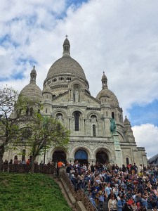 Montmartre (Paris), its stunning, bohemian architecture, the sacré-coeaur basilica, some history and places to enjoy a galette, something to eat!