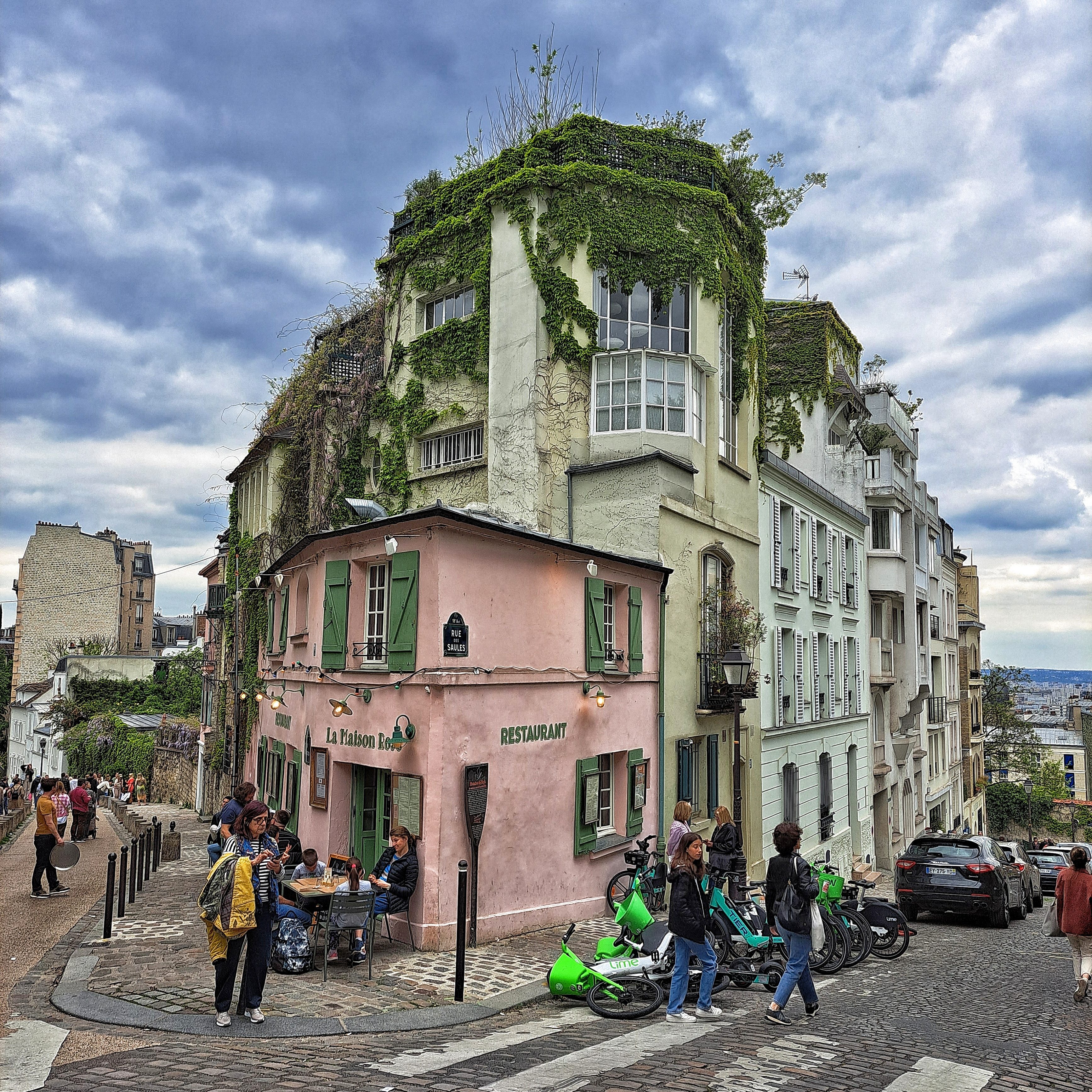 I am Sofia Lena Perissinotto. I am a blogger. In this article I write about the charming district of Montmartre (Paris), its stunning, bohemian architecture, the sacré-coeaur basilica, some history and places to enjoy a galette, something to eat!