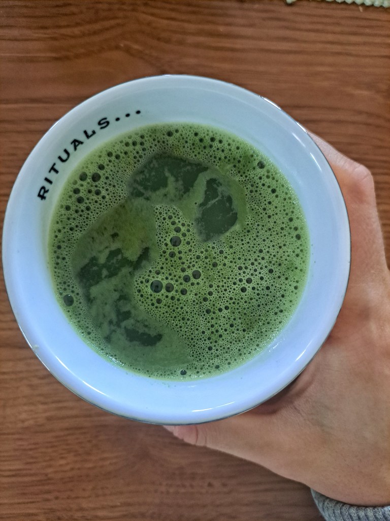 I am Sofia Lena Perissinotto, I am a wellness blogger. In this blog post I write about tea, some of its benefits, the history of tea, mental wellbeing and tea!