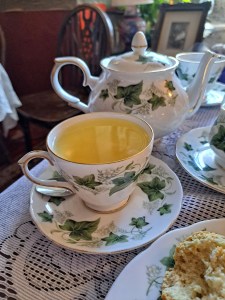 I am Sofia Lena Perissinotto, I am a wellness blogger. In this blog post I write about tea, some of its benefits, the history of tea, mental wellbeing and tea!