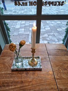 Sofia Lena Perissinotto, blogger.
Here I write about Fabrique Stenugnsbageri located in different locations in Stockholm. The interior is beautiful, rustic, vintage. Fabrique is famous for its delicious homemade surdough bread and home-baked pastries!