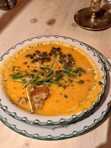 Sofia Lena Perissinotto, blogger.
Here I write about the cozy café Fika and Wine, located in the Old Town (Stockholm). The environment is homey and welcoming with homemade, flavourful meals, home-baked pastries!