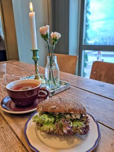 Sofia Lena Perissinotto, blogger.
Here I write about Fabrique Stenugnsbageri located in different locations in Stockholm. The interior is beautiful, rustic, vintage. Fabrique is famous for its delicious homemade surdough bread and home-baked pastries!