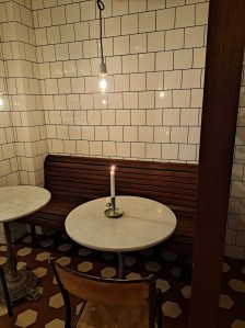 Sofia Lena Perissinotto, blogger.
Here I write about Fabrique Stenugnsbageri located in different locations in Stockholm. The interior is beautiful, rustic, vintage. Fabrique is famous for its delicious homemade surdough bread and home-baked pastries!