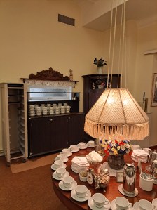 Sofia Lena Perissinotto, blogger. Here I write about Vete-Katten café, which is one of the most renowned and oldest cafes in Stockholm (Sweden). Vete-Katten is located in different areas of Stockholm, among which the one at Kungsgatan (centre of the city). The environment is lovely, beautiful. You can eat homemade breakfasts, meals, home-baked sweets (Swedish fika) at Vete-Katten!