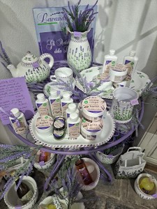 I am Sofia Lena Perissinotto, I am a blogger, content creator. In this article I am writing about Varenna, one of the most enchanting places on the Como Lake. In this photo I am showing a typical shop called Lavanda del Lago (Lavender of the Lake) that sells authentic lavender products, souvenirs! You can find Lavanda del Lago also in others Como Lake villages like Menaggio, and Bellagio!