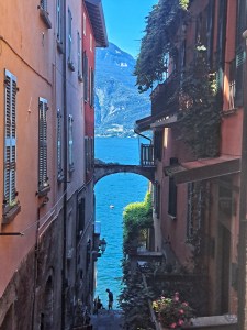 I am Sofia Lena Perissinotto, I am a blogger, content creator. In this article I talk about Varenna, a cozy, enchanting, picturesque village on the Como Lake. Varenna is renowned for its charming network of alleys.