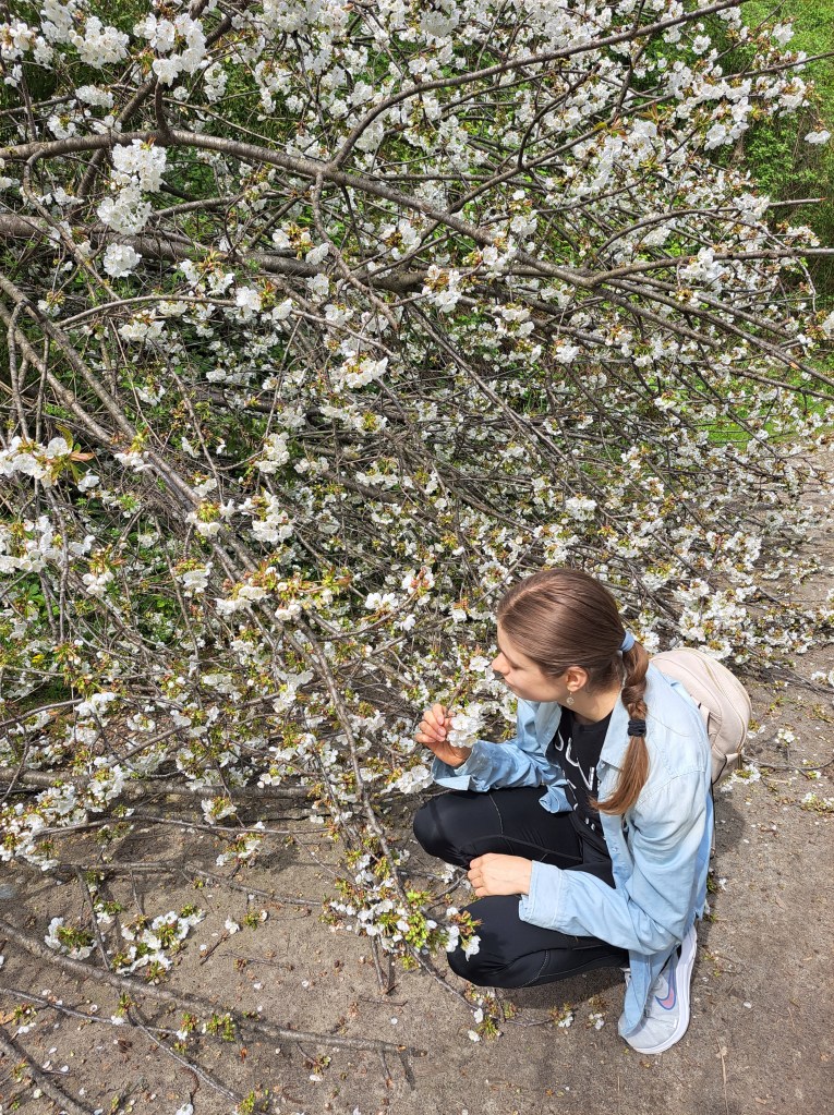 Sofia Lena Perissinotto, wellness blogger. In this article I write about the benefits of being in nature, my thoughts regarding this topic, natural light therapy and a lovely experience I had at the beginning of April.