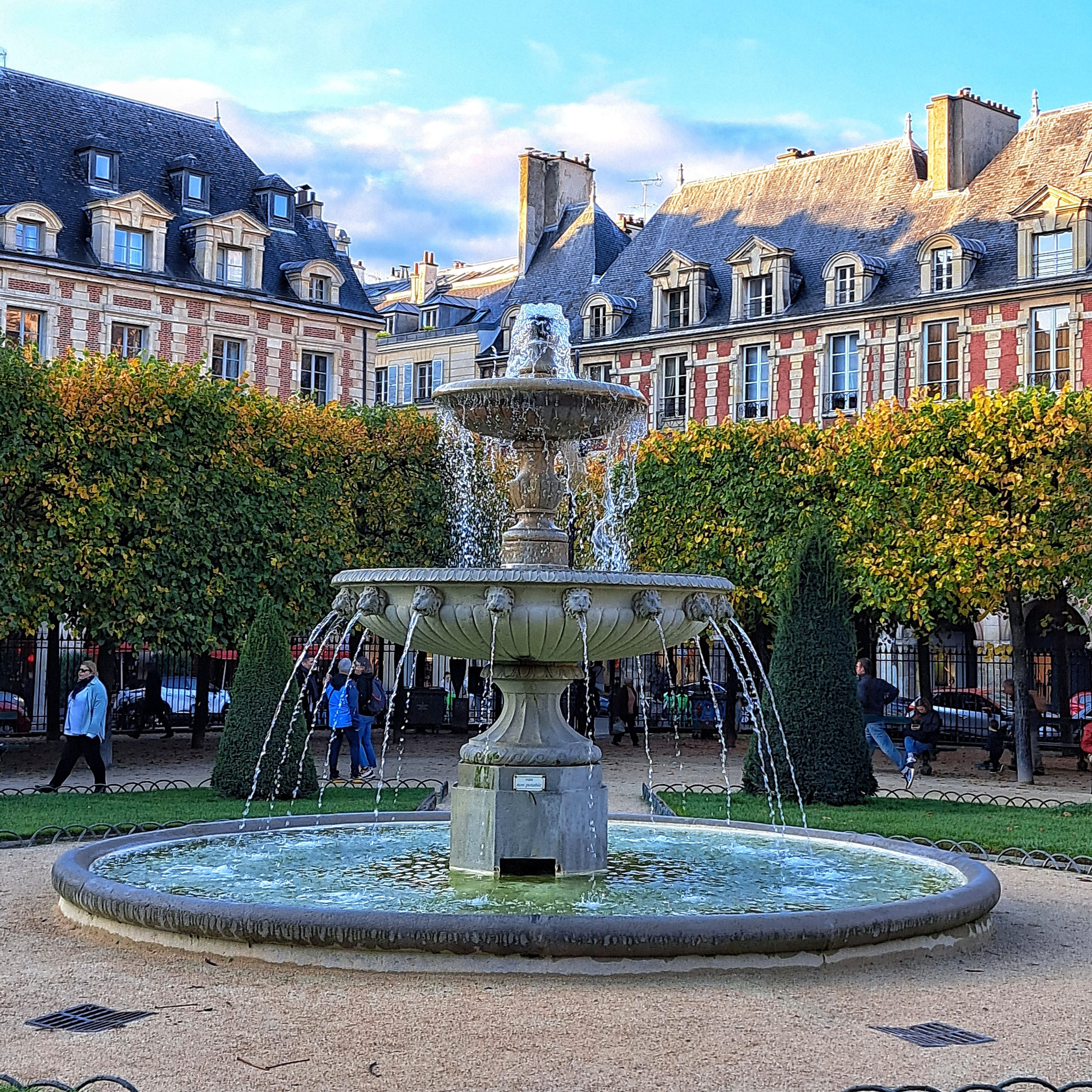Photo taken by Sofia Lena Perissinotto, blogger. La Place des Vosges, located in the Marais district, Paris, France