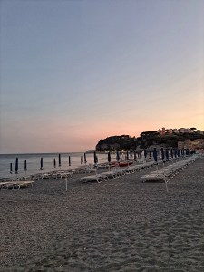 I am Sofia Lena, Perissinotto, I am a blogger, content creator. In this article I write about Celle Ligure, one of the most beautiful villages in Italy. This photo shows Celle during the evening, so magical and beautiful!