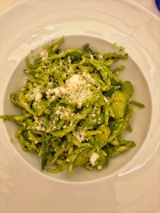 I am Sofia Lena Perissinotto, I am a blogger, content creator. In this blog post I write about Celle Ligure located in Liguria, Italy. This photo depicts a delicious plate of trofie alla Genovese.