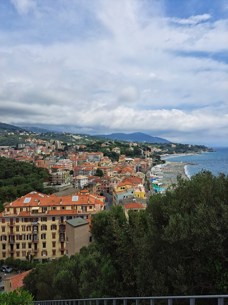 I am Sofia Lena Perissinotto, I am a blogger, content creator. In this article I write about Celle Ligure (Liguria, Italy), one of the most beautiful villages of Italy!