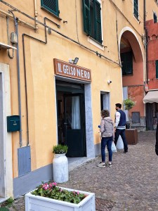 I am Sofia Lena Perissinotto, I am a blogger, content creator. In this blog post I write about the marvellous village of Celle Ligure (Liguria, Italy). I also write about the gelaterie in town :) this photo depicts one of the gelaterie called il Gelso Nero! One of my favourite gelaterie in this village!