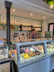 I am Sofia Lena Perissinotto, I am a blogger, content creator. In this blog post I write about the marvellous village of Celle Ligure (Liguria, Italy). I also write about the gelaterie in town :) this photo depicts one of the gelaterie called il Gelso Nero! One of my favourite gelaterie in this village!