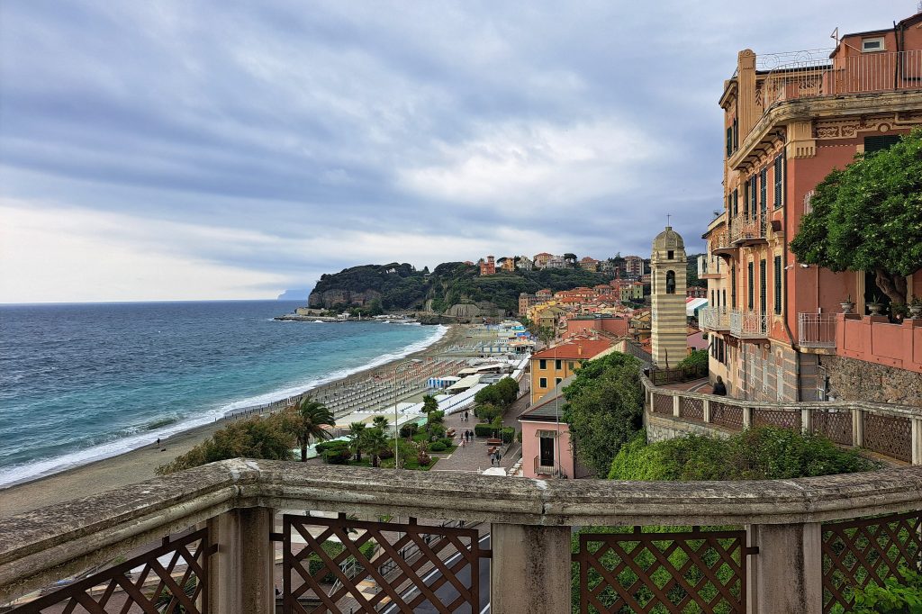 I am Sofia Lena Perissinotto, I am a blogger, content creator. In this article I write about Celle Ligure, one of the most beautiful villages in Italy!