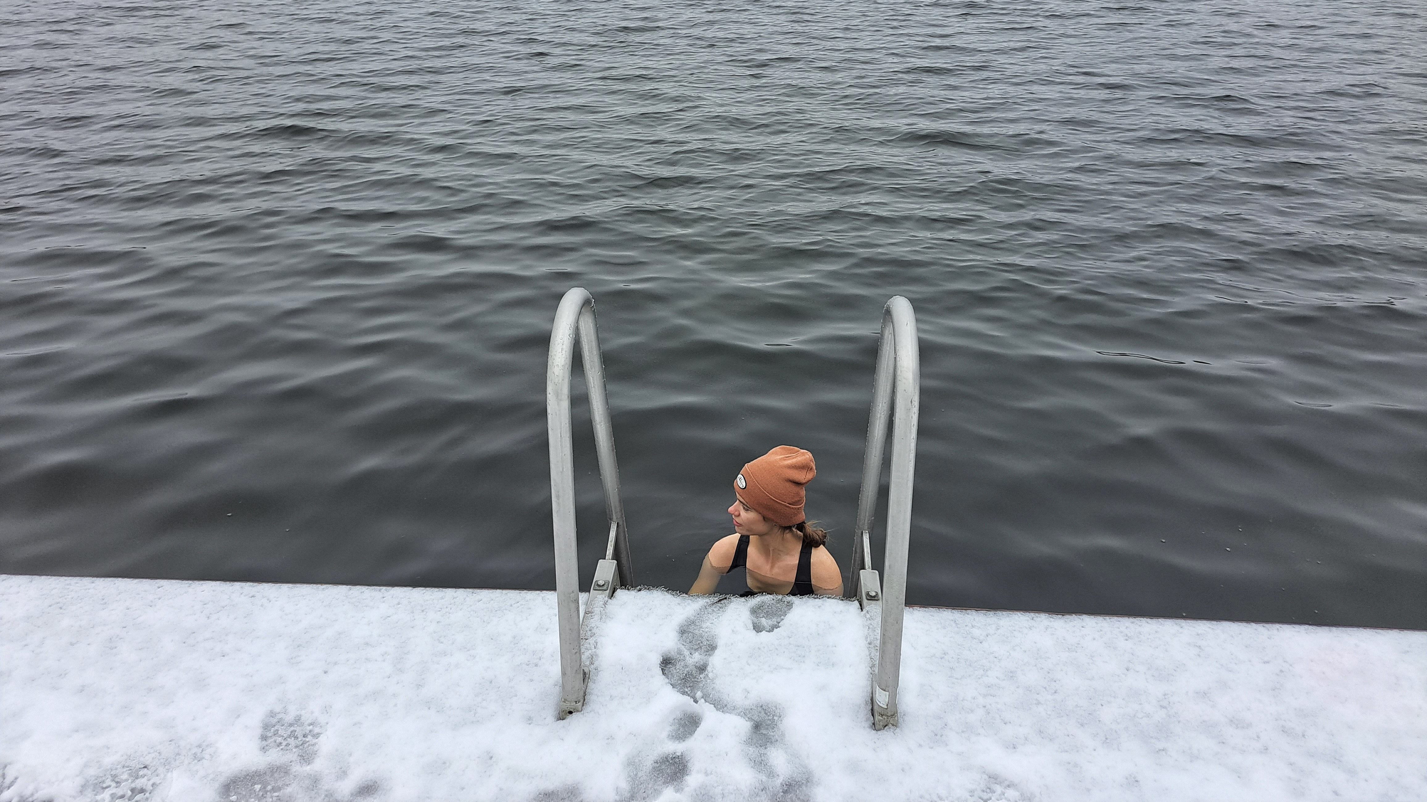 I am Sofia Lena Perissinotto, I am a wellness blogger. Here,I am enjoying taking a winter bath in Stockholm! :)