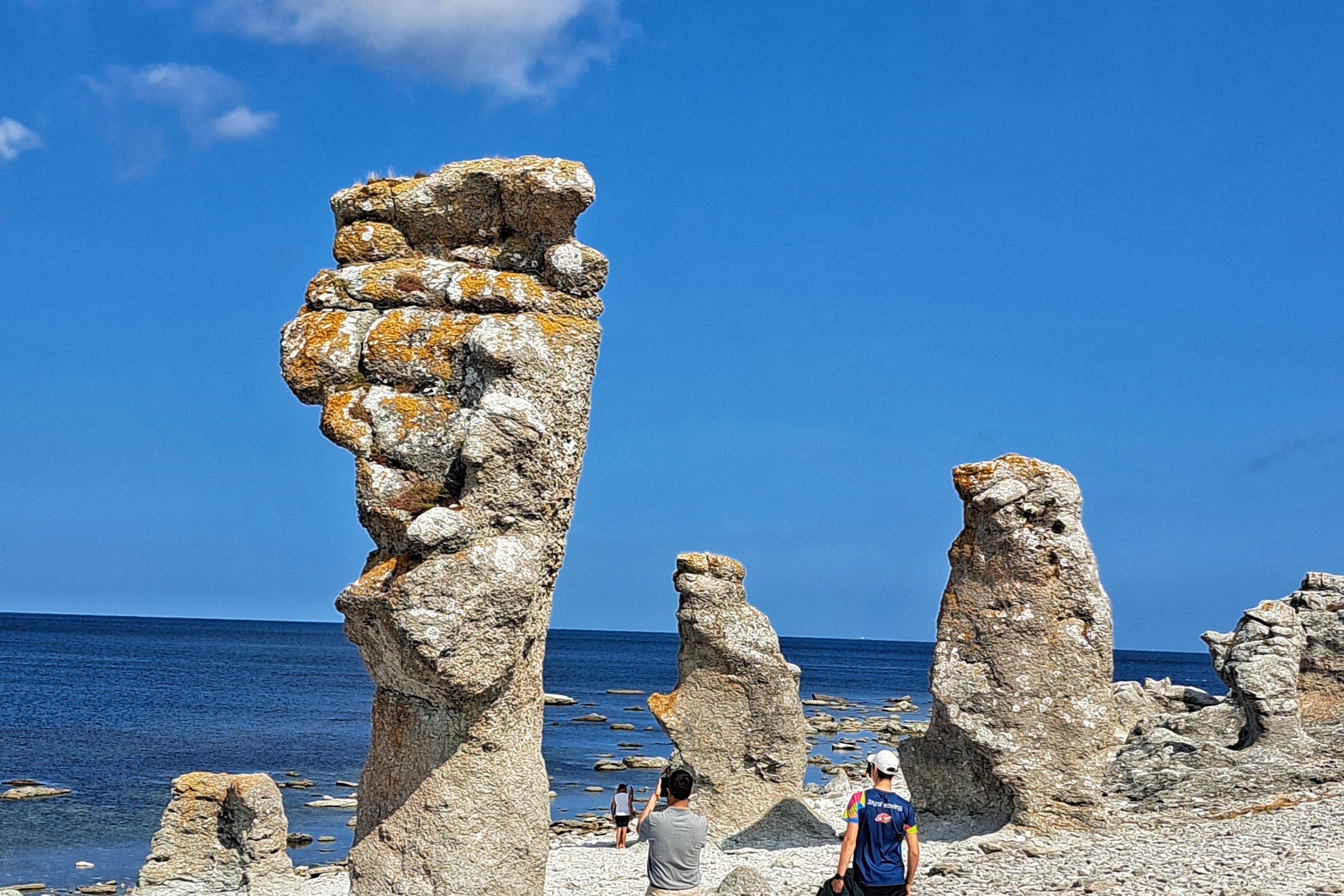 Sofia Lena Perissinotto, blogger. Here I write about rauks, at the island of Fårö (Gotland, Sweden) They are natural formations, slender columns, made of limestone rocks!
