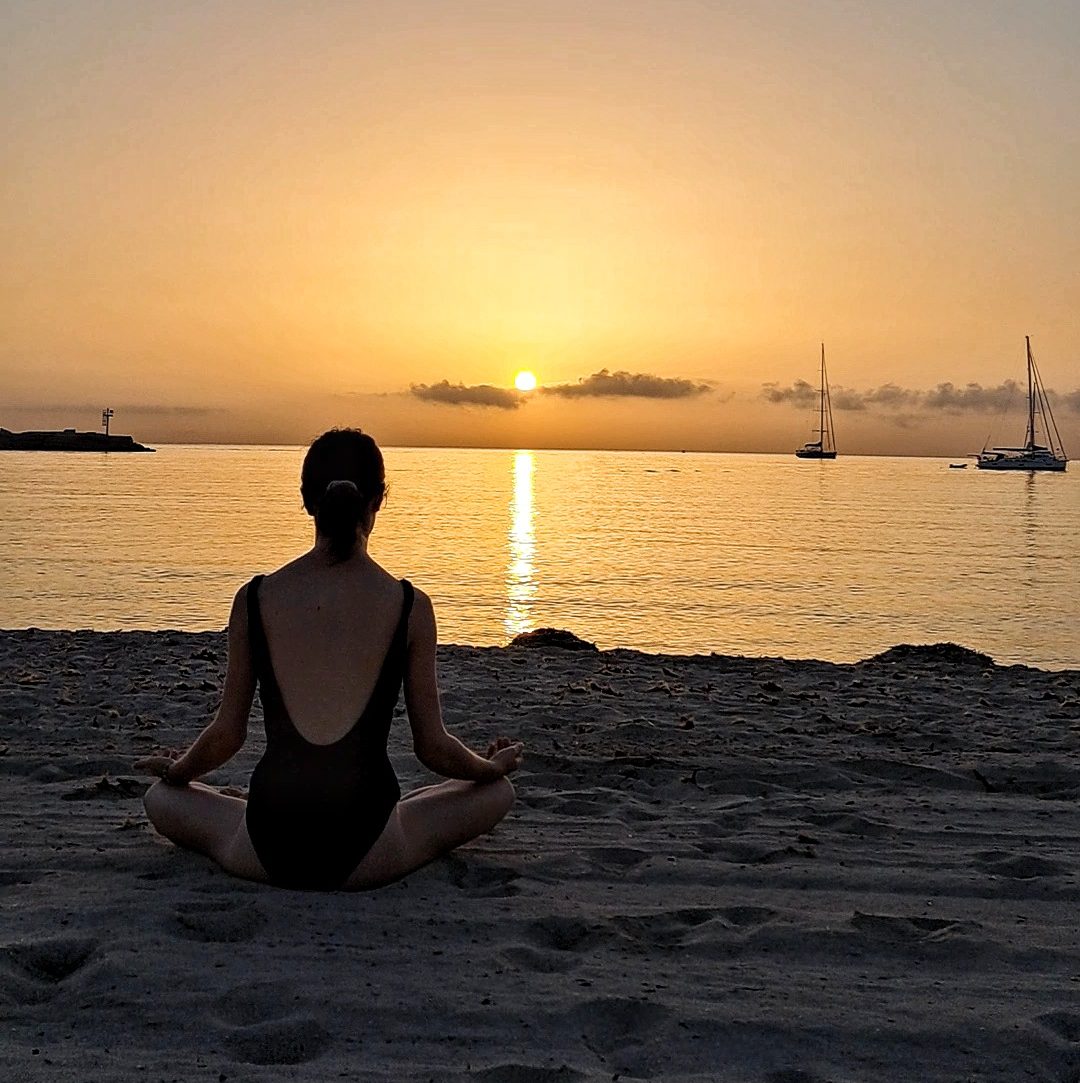 I am Sofia Lena Perissinotto, I am a wellness, mental-health blogger. In this article I write about the topic I am light, lightness of being!