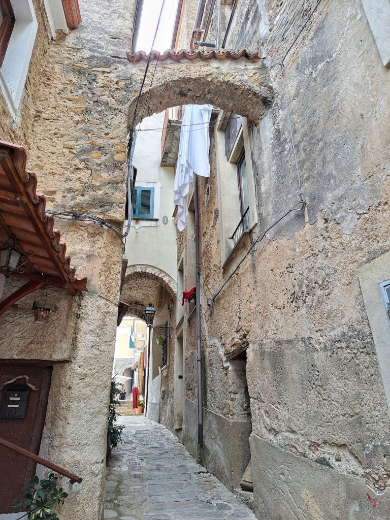 Hi, I'm Sofia Lena Perissinotto. I am a travel blogger. In this article I write about Cilento located in the Campania region of Italy. Here I write about the charming medieval borgo of Castellabate.