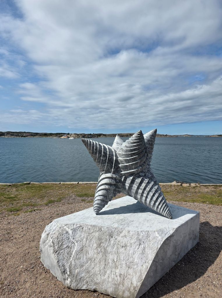 Hi, I'm Sofia Lena Perissinotto. I am a travel blogger. In this article I write about the West Coast of Sweden, in particularly about some coastal towns I've been to this summer. This photo is taken in Hunnebostrand.