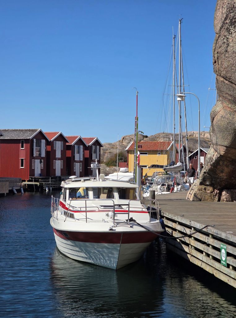 Hi, I'm Sofia Lena Perissinotto. I am a travel blogger. In this article I write about the West Coast of Sweden, in particularly about some coastal towns I've been to this summer. This photo is taken in Smögen.