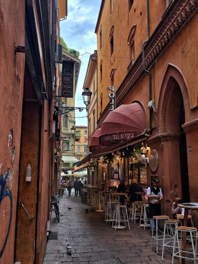 I'm Sofia Lena Perissinotto. I am a travel blogger. In this blog post I talk about Bologna, a stunning, historical city located in the Italian region Emilia-Romagna.