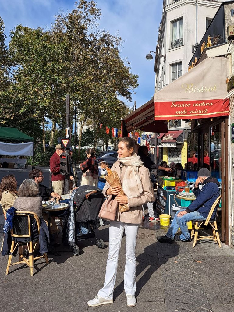 Hi, I'm Sofia Lena Perissinotto, I am a travel blogger. In this article I write about Paris, some iconic landmarks, why the city is special to me and also some café recommendations! 