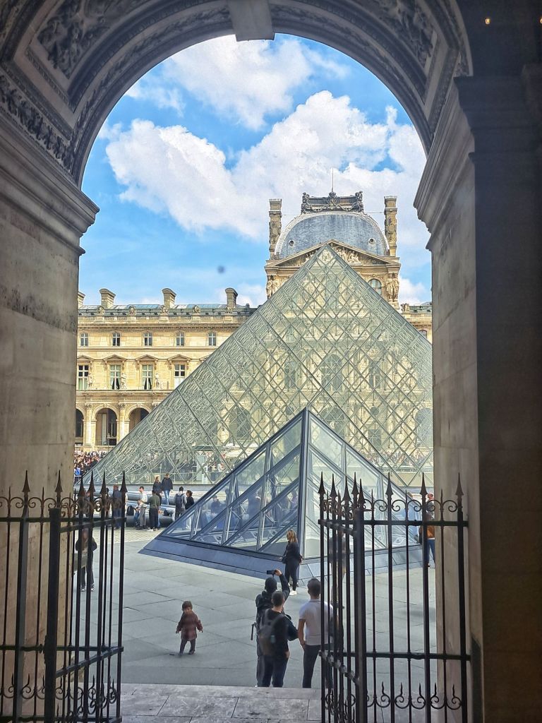 Hi, I'm Sofia Lena Perissinotto, I am a travel blogger. In this article I write about Paris, some iconic landmarks, why the city is special to me and also some café recommendations! This photo is taken at the the Louvre museum.