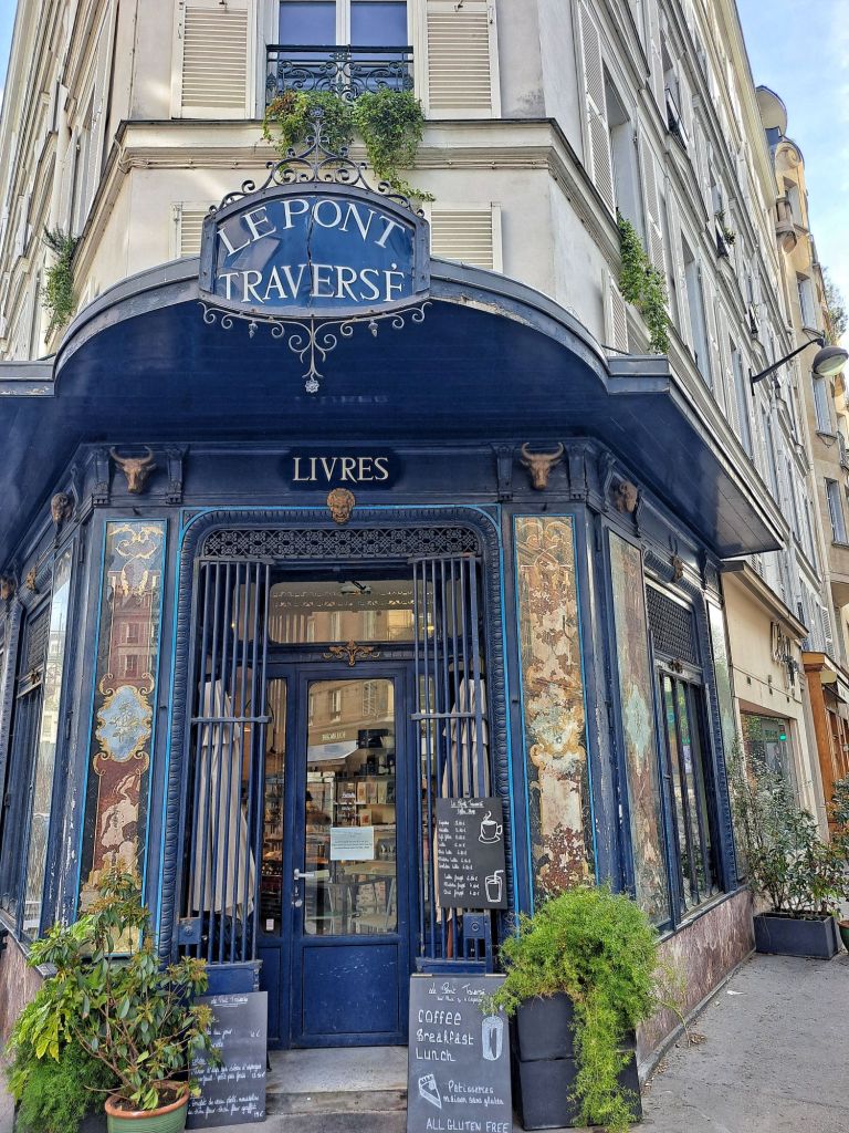 Hi, I'm Sofia Lena Perissinotto, I am a travel blogger. In this article I write about Paris, some iconic landmarks, why the city is special to me and also some café recommendations! This photo is taken at the café Pont Traversé!
