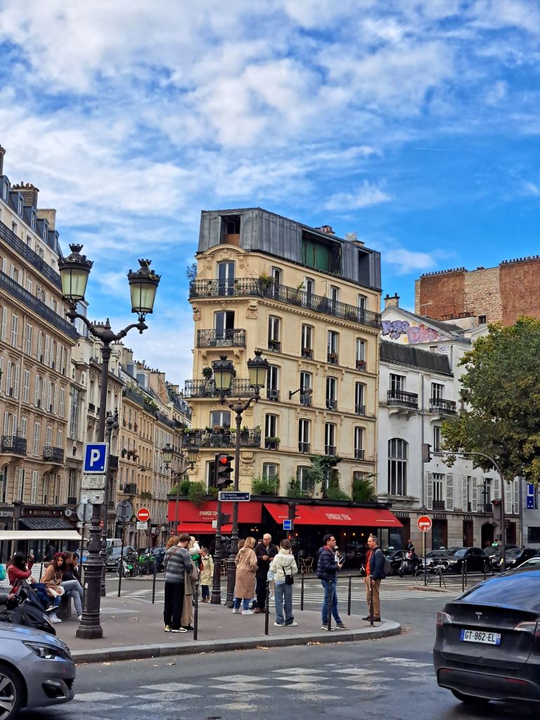 Hi, I'm Sofia Lena Perissinotto, I am a travel blogger. In this article I write about Paris, some iconic landmarks, why the city is special to me and also some café recommendations! This photo is taken in a street in Pigalle.