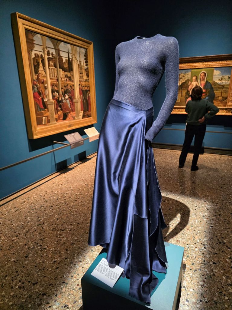 Hey, I'm Sofia Lena Perissinotto, I'm a fashion blogger. In this blog post I write about the latest Armani exhibition at the Brera called Milano, per amore. The fusion of classical art and Armani's designs is captivating!