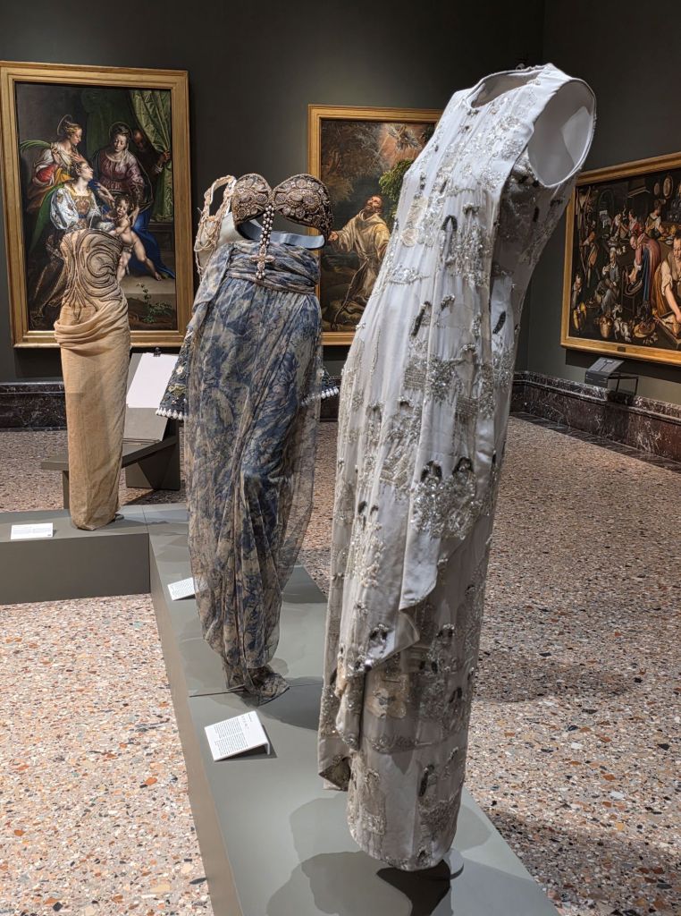 Hey, I'm Sofia Lena Perissinotto, I'm a fashion blogger. In this blog post I write about the latest Armani exhibition at the Brera called Milano, per amore. The fusion of classical art and Armani's designs is captivating!