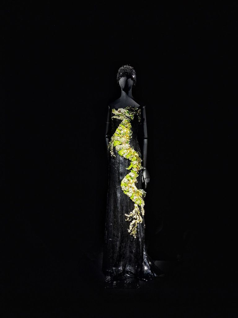 I'm Sofia Lena Perissinotto, I am a fashion blogger. In this article I write about Armani Prive's exhibition at the Silos, celebrating twenty years of haute couture.