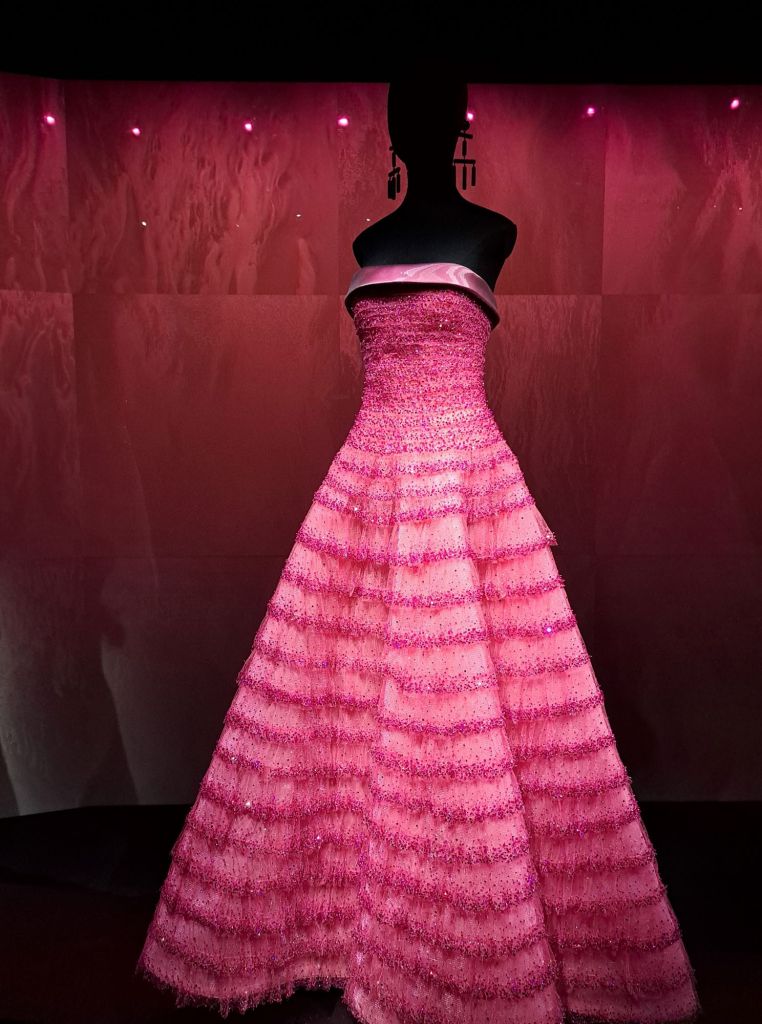 I'm Sofia Lena Perissinotto, I am a fashion blogger. In this article I write about Armani Prive's exhibition at the Silos, celebrating twenty years of haute couture.