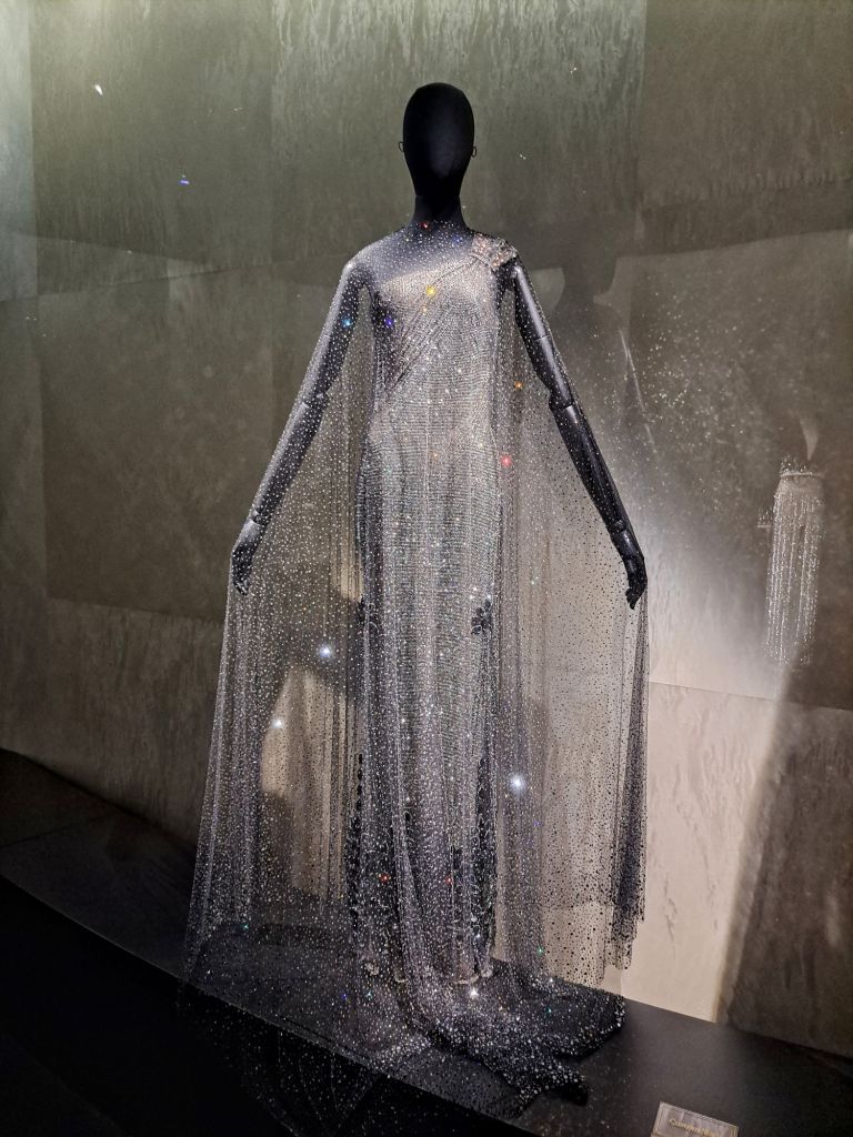 I'm Sofia Lena Perissinotto, I am a fashion blogger. In this article I write about Armani Prive's exhibition at the Silos, celebrating twenty years of haute couture.