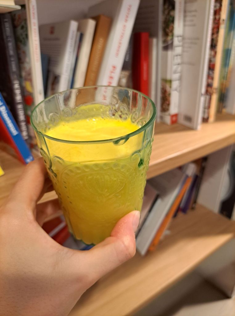 Hey, I'm Sofia Lena Perissinotto, I'm a wellness, food blogger. In this article I write about Eutopia Milano, one of my favourite, plant-based cafes in Milan.