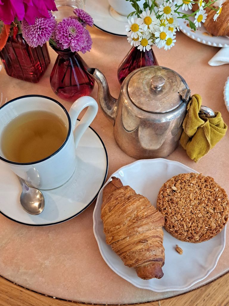 Hey, I'm Sofia Lena Perissinotto, I'm a wellness, food blogger. In this article I write about Eutopia Milano, one of my favourite, plant-based cafes in Milan.