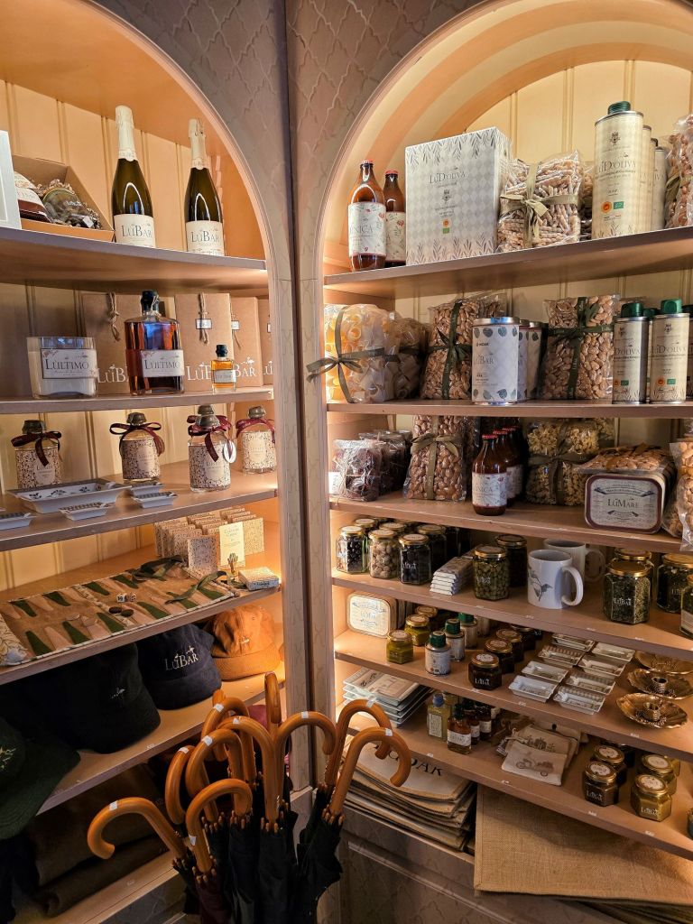 Hi, I'm Sofia Lena Perissinotto, I am a wellness, food blogger. In this foodie article, I write about LùBar, a stunning Sicilian restaurant located in the heart of Milan.