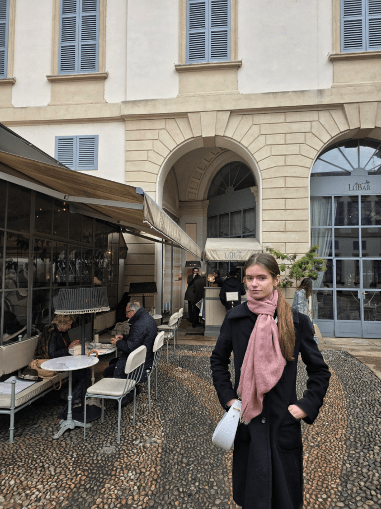 Hi, I'm Sofia Lena Perissinotto, I am a wellness, food blogger. In this foodie article, I write about LùBar, a stunning Sicilian restaurant located in the heart of Milan.