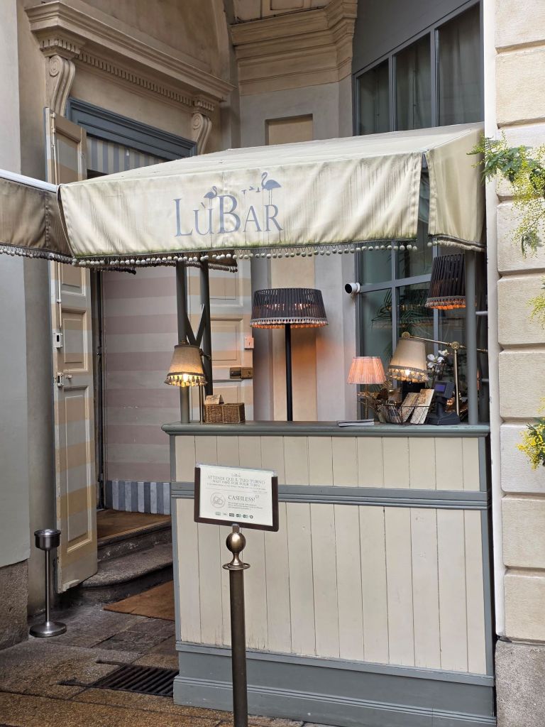 Hi, I'm Sofia Lena Perissinotto, I am a wellness, food blogger. In this foodie article, I write about LùBar, a stunning Sicilian restaurant located in the heart of Milan.